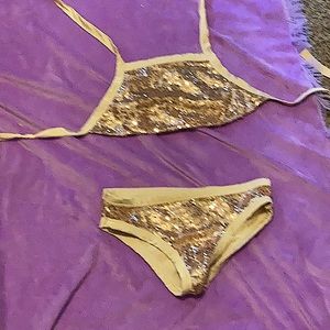 i’m selling a bathing suit for kids